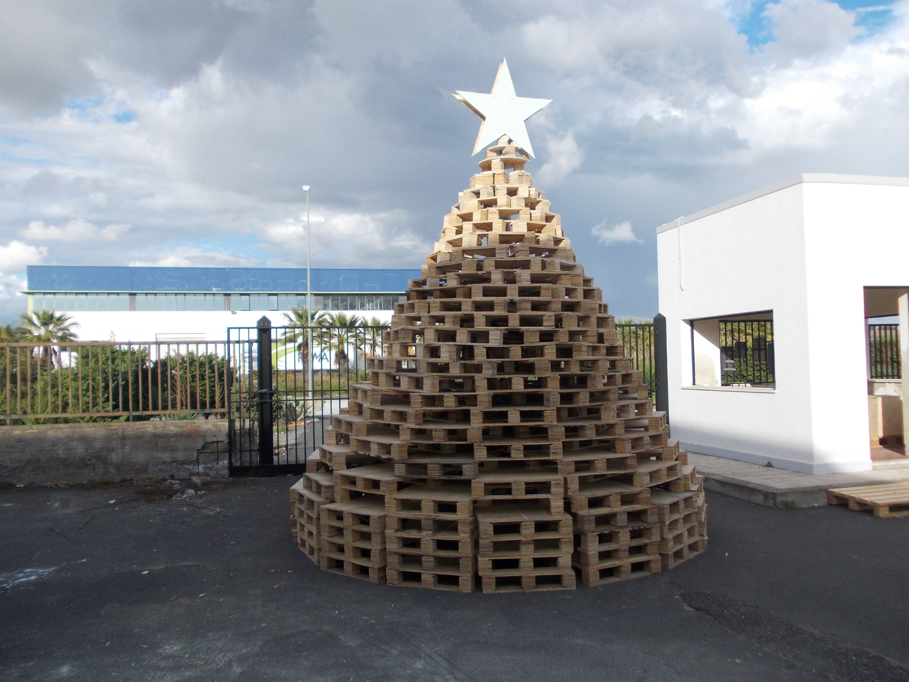 Albero Di Natale Fatto Con Pallet